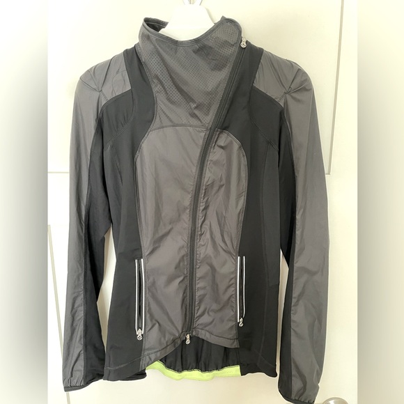 Lululemon cycling jacket sz 6 - Picture 4 of 16